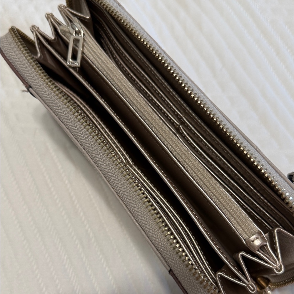 Guess wallet - Picture 3 of 5